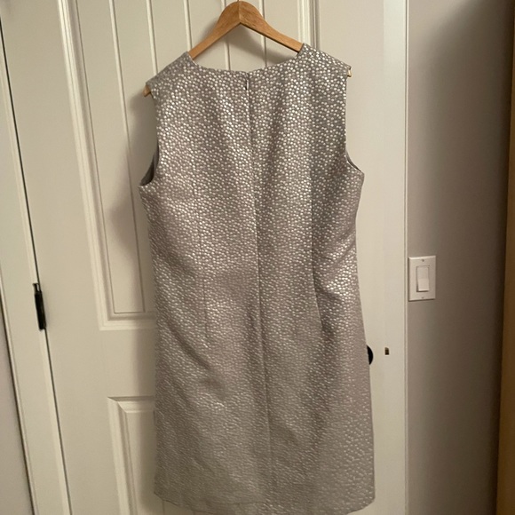 Beautiful grey dress with dots - Picture 3 of 5